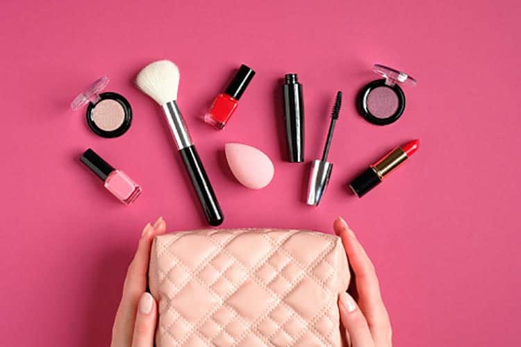 https://bano.makeup/uploads/media/mag/1403-03-02/makeup-bag-3.jpg