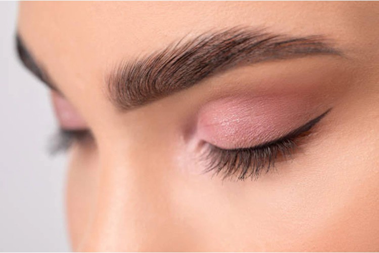 https://bano.makeup/uploads/media/mag/1403-3-4/Microblading1.jpg