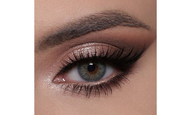 https://www.bano.makeup/uploads/media/mag/1403-3-6/2/womens-smokey-light-eyeshadow-model-04.jpg