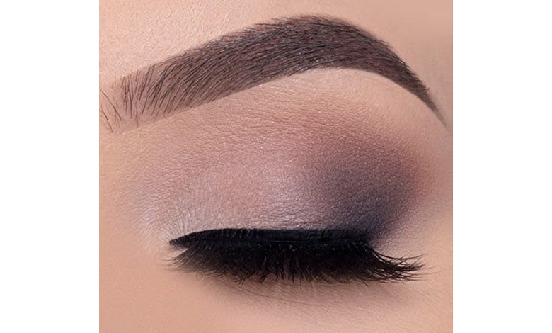 https://www.bano.makeup/uploads/media/mag/1403-3-6/2/womens-smokey-light-eyeshadow-model-08.jpg