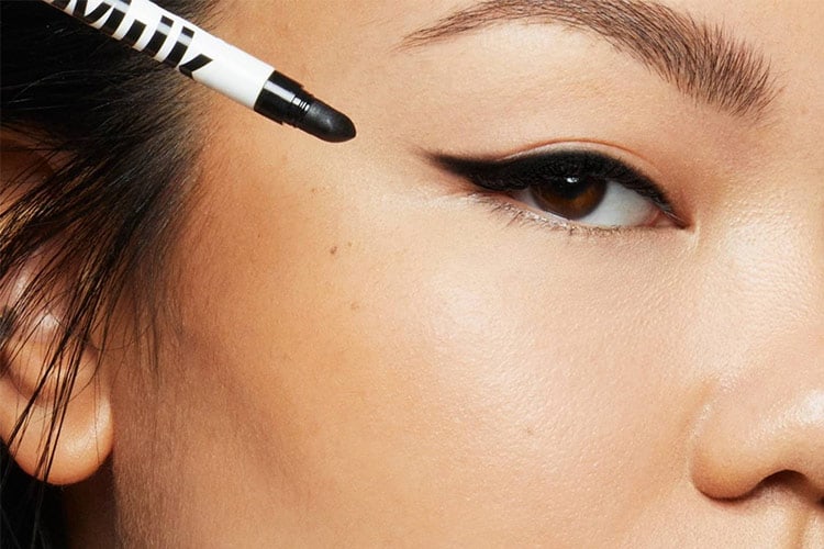 https://www.bano.makeup/uploads/media/mag/Cat-eyeliner-for-almond-eyes.jpg