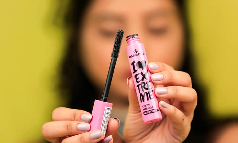 https://www.bano.makeup/uploads/media/mag/essence-pink-black-mascara-02.jpg