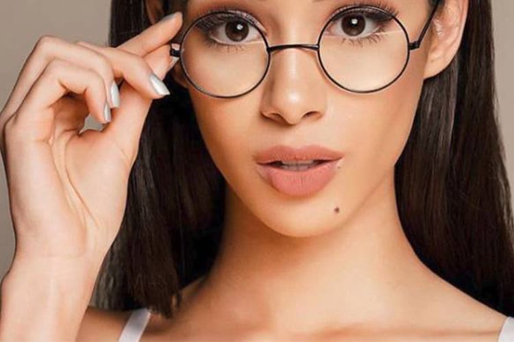 https://bano.makeup/uploads/media/mag/makeup-round-glassess.jpg